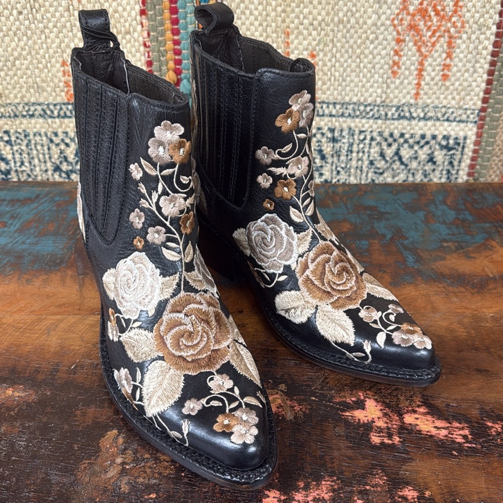 Liberty Black Women's Mossil Negro Bootie. New with tags. - Picture 1 of 8
